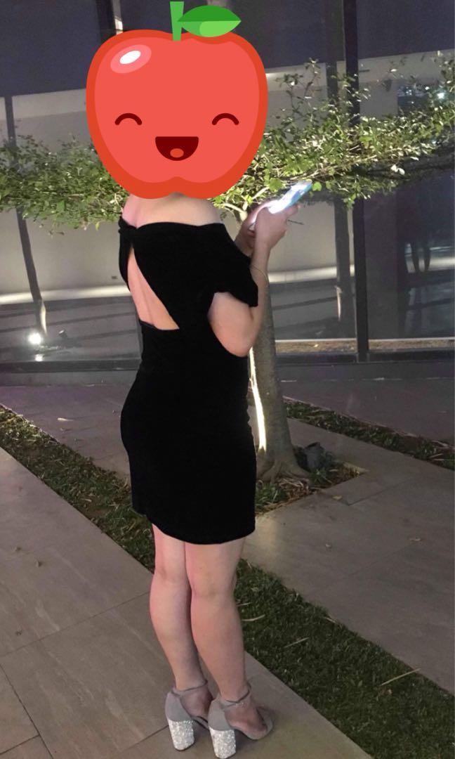 Dress For Rent (Category: Dresses) located in Quezon City. Submitted by nmauro (Listing ID 204786702, Image 2). Description: Black Velvet Dress Rent: 400 Deposit: 600 (Will be returned if no damage/s).