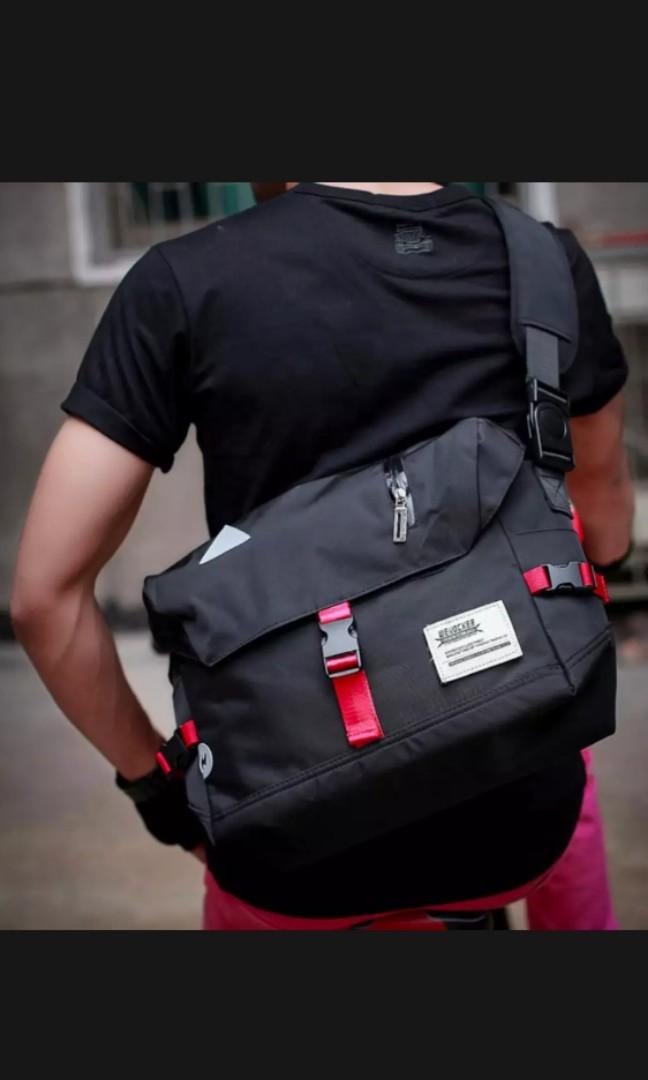Sporty messenger online bag