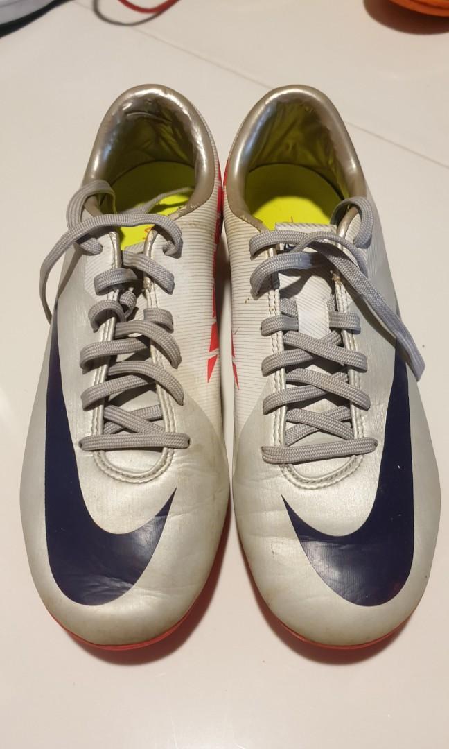 nike football shoes under 15