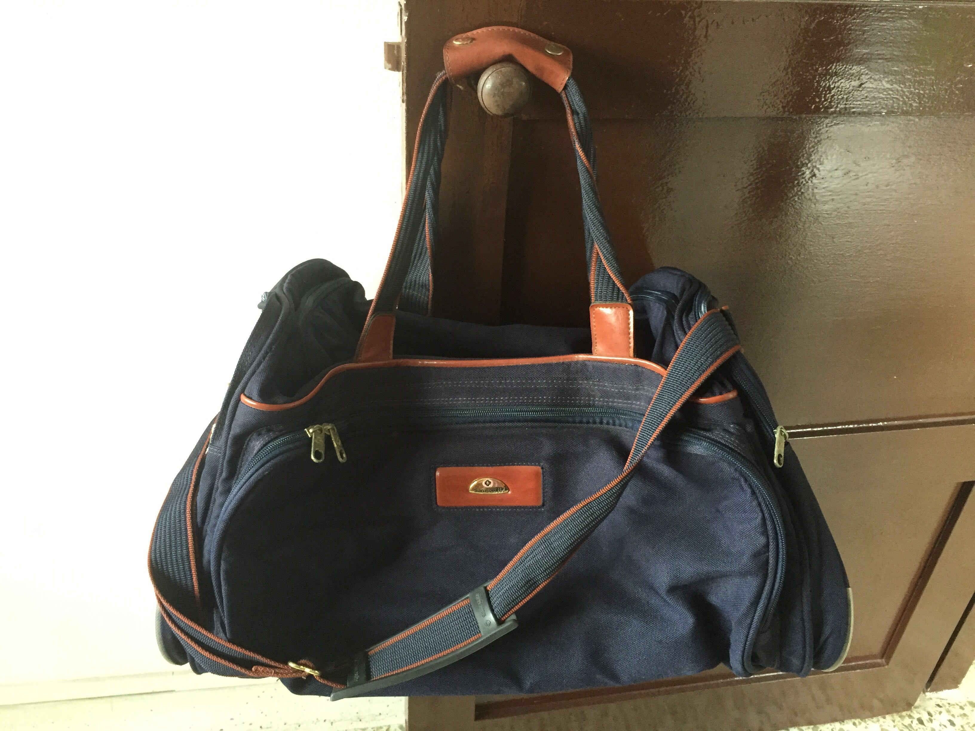 samsonite sport luggage