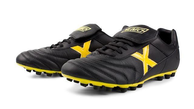 Sepatu Munich Foot Ball Leather Buat Pria 100 Original Olah Raga Perlengkapan Olahraga Lainnya Di Carousell