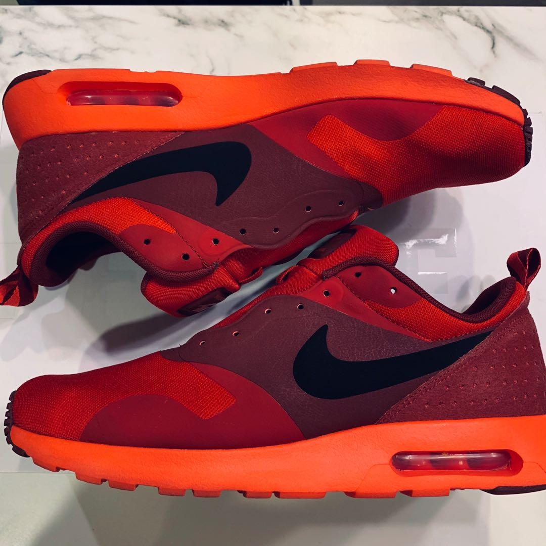 Red nike tavas store