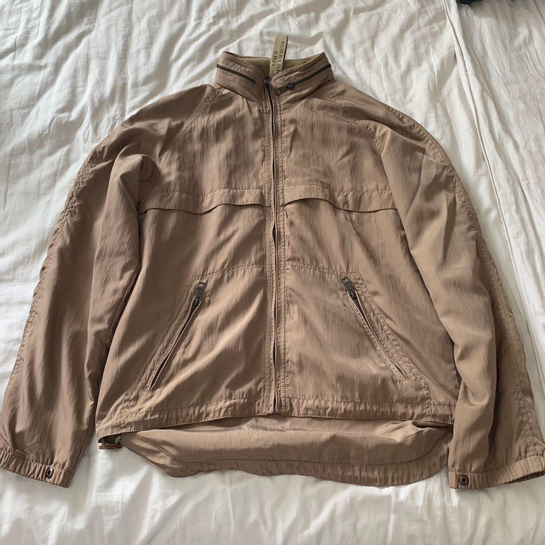 Burberry Windbreaker Jacket with Roll Up Hood, Men's Fashion, Coats, Jackets  and Outerwear on Carousell