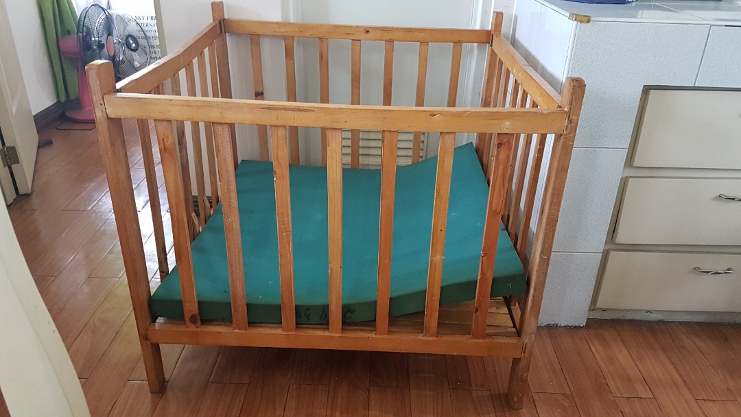 foldable wooden crib