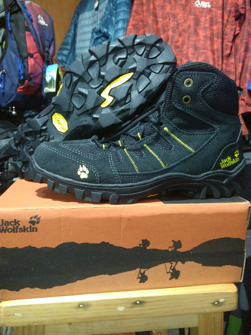 Sepatu Gunung Jack Wolfskin Hitam Fesyen Pria Sepatu Sepatu Boot Di Carousell