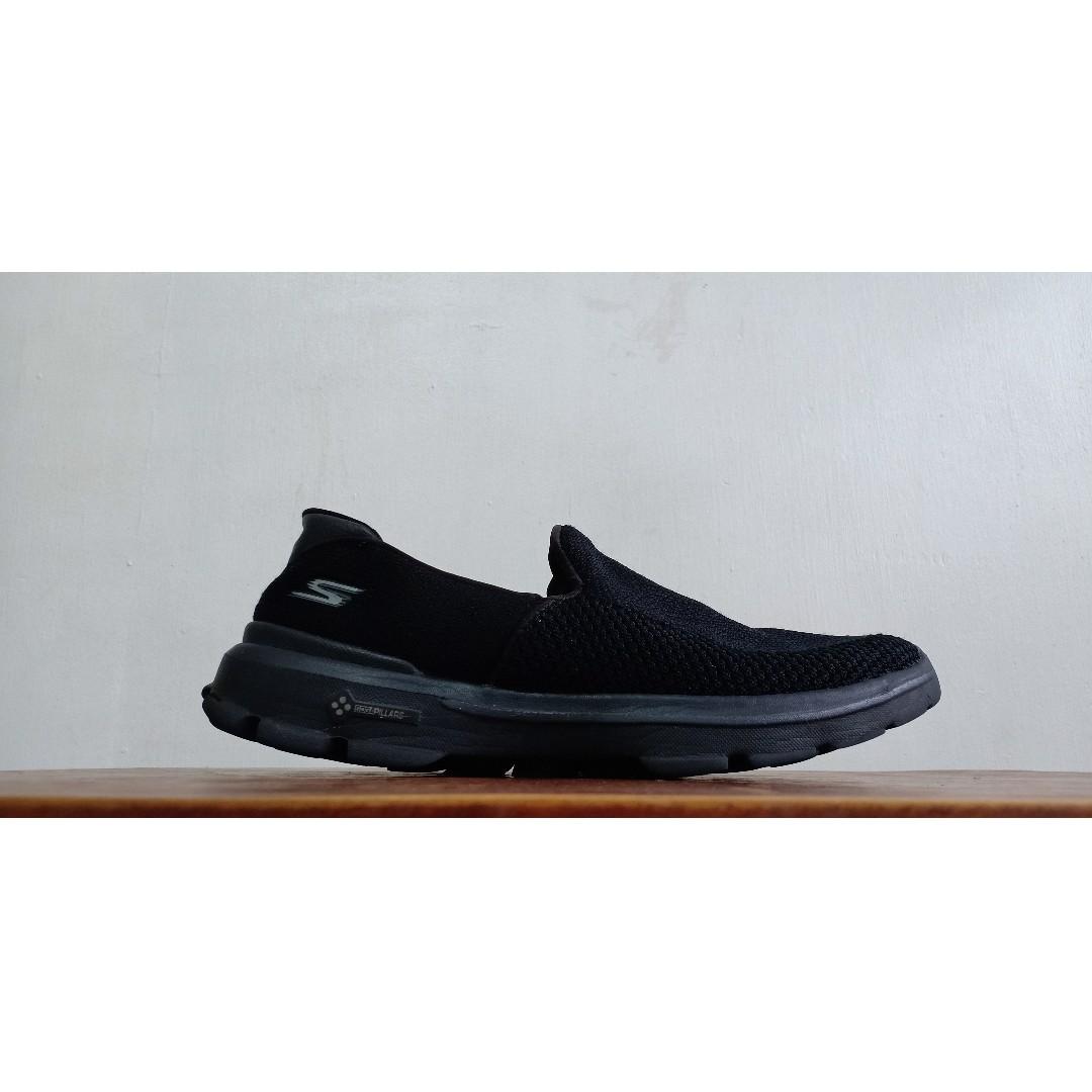 Skechers Go Walk 3 with Goga Mat Insole and Goga Pillar Technology