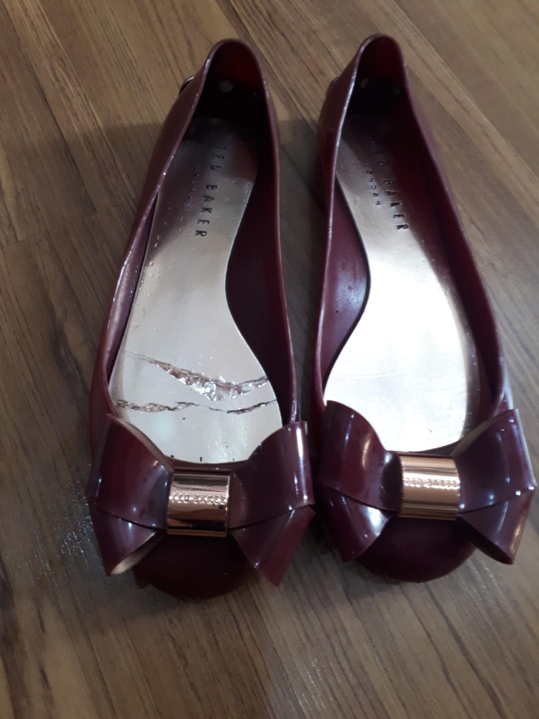 Ted Baker (Category: Other Accessories) located in Singapore. Submitted by zekebebs (Listing ID 204875270, Image 1). Description: .