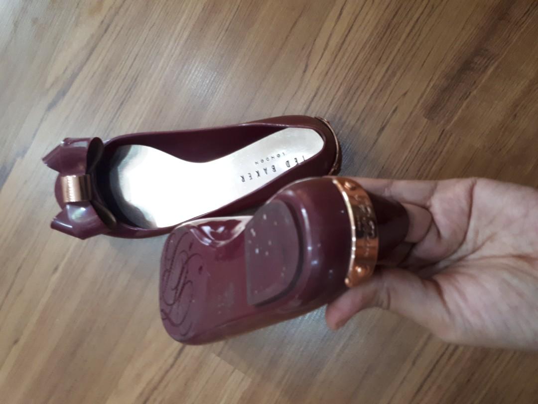 Ted Baker (Category: Other Accessories) located in Singapore. Submitted by zekebebs (Listing ID 204875270, Image 4). Description: .