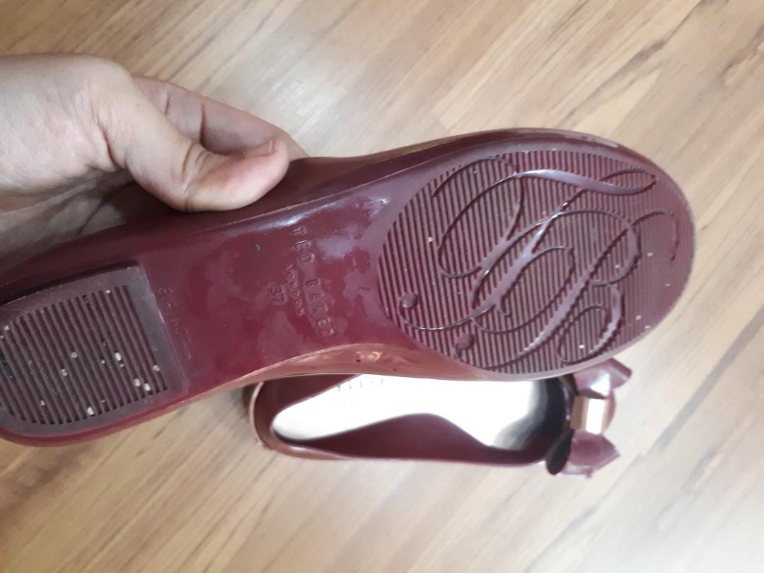 Ted Baker (Category: Other Accessories) located in Singapore. Submitted by zekebebs (Listing ID 204875270, Image 5). Description: .