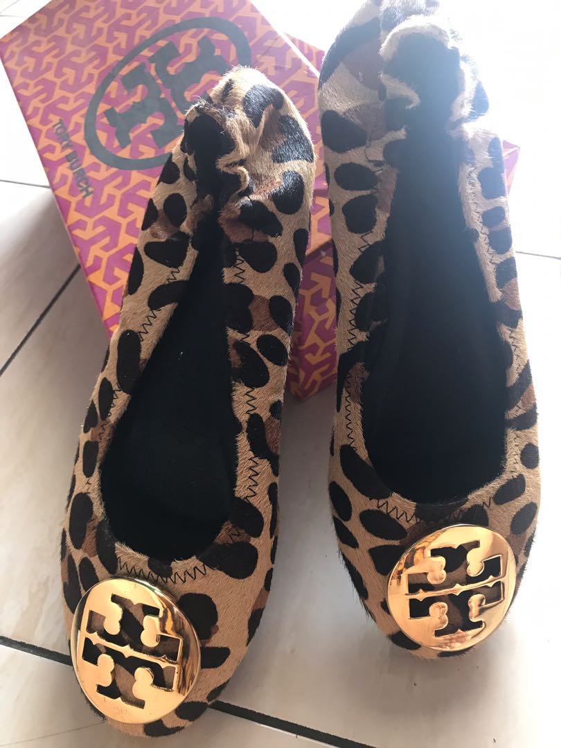 TORY BURCH flat shoes leopard, Fesyen Wanita, Sepatu di Carousell