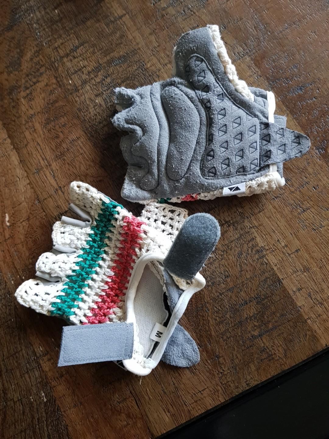 Veeka gloves store