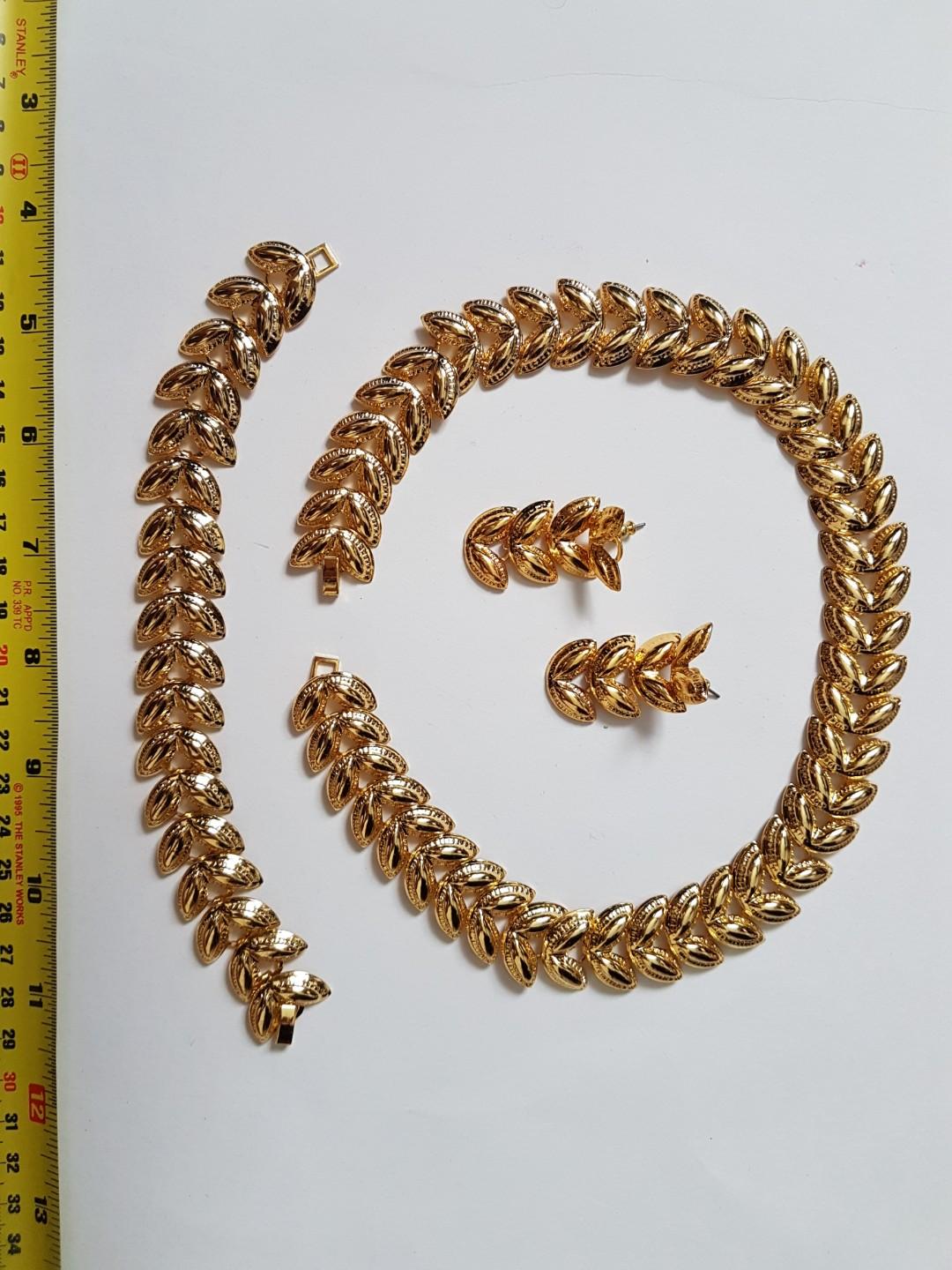 Gold chain sales and earrings set