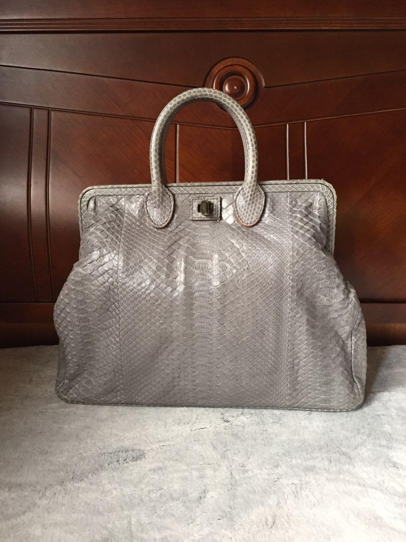 ZAGLIANI Python Handbag (Category: Tote Bags) located in Bulacan. Submitted by relovedbydei (Listing ID 204877229, Image 2). Description: Authentic Zagliani Python Handbag Made in Italy as seen on your favorite hollywood celebrities like Jennifer Lopez, Rihanna, Kylie Minogue etc. .