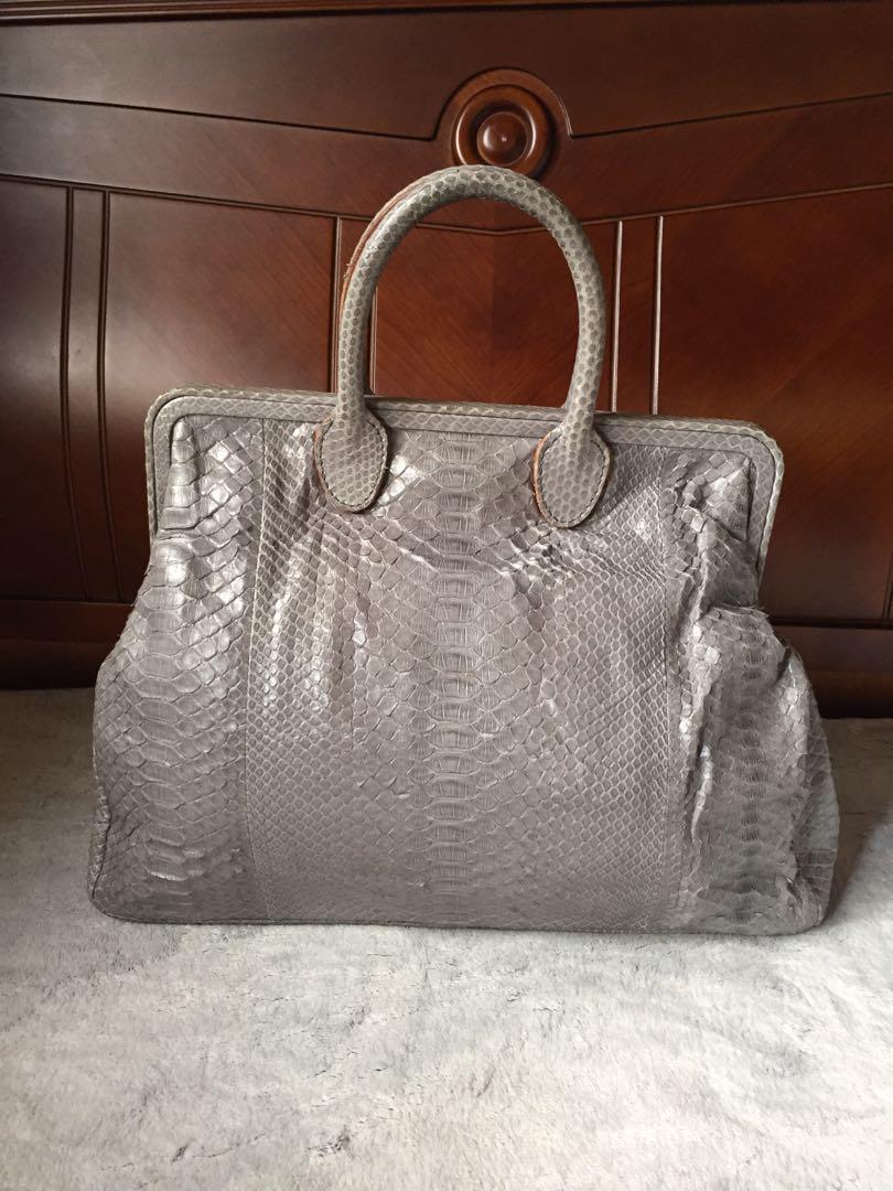 ZAGLIANI Python Handbag (Category: Tote Bags) located in Bulacan. Submitted by relovedbydei (Listing ID 204877229, Image 3). Description: Authentic Zagliani Python Handbag Made in Italy as seen on your favorite hollywood celebrities like Jennifer Lopez, Rihanna, Kylie Minogue etc. .
