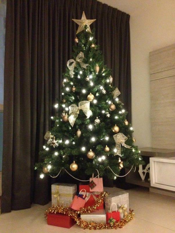 6 Ft Christmas Tree Gold Themed Decor Lights Included Furniture Home Decor Others On Carousell