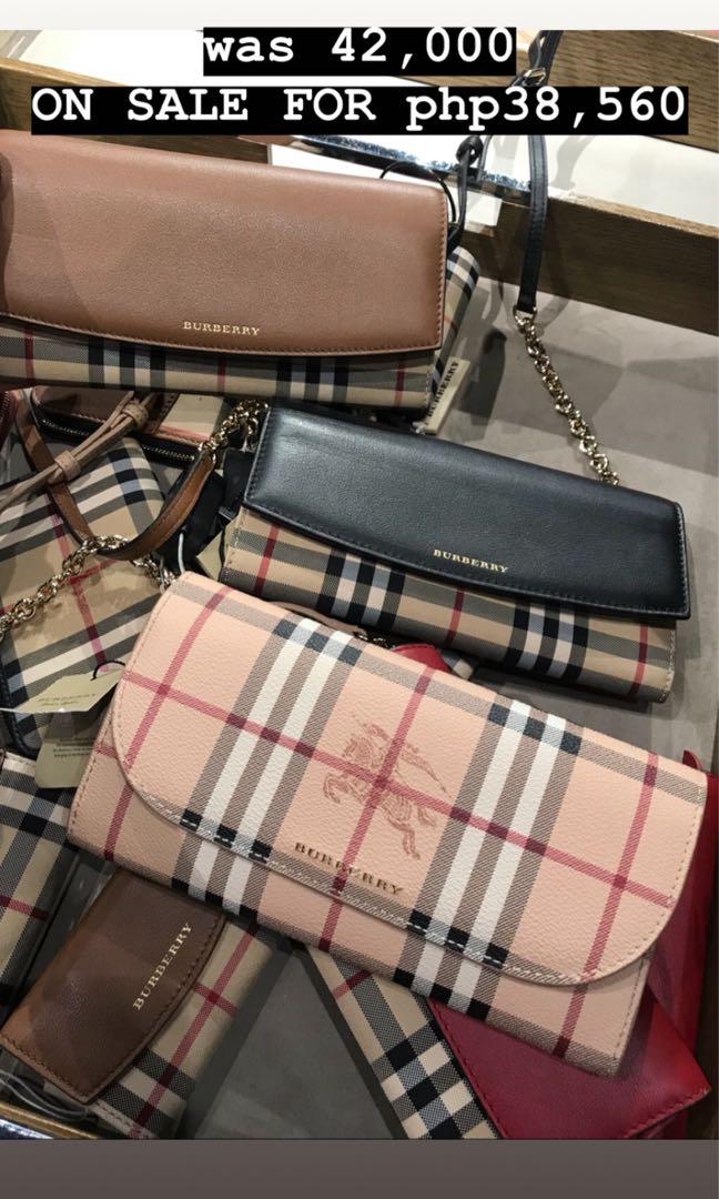 Burberry wristlet sale top