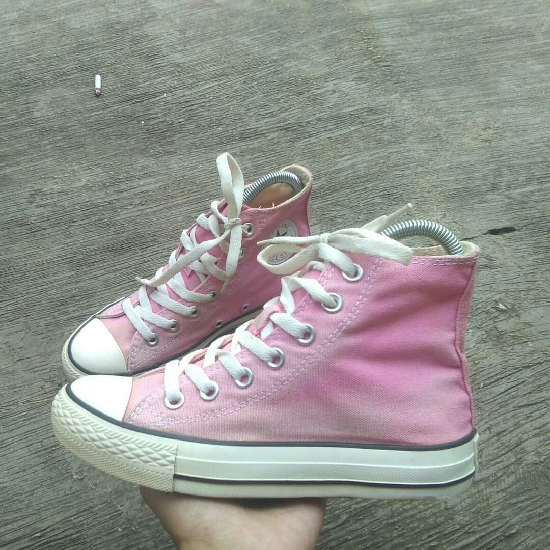 sepatu converse pink