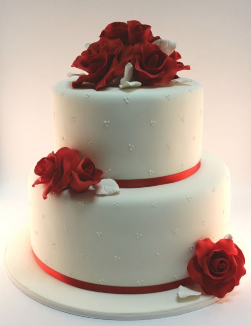 Wedding Cake 2 Tier With Roses Food Drinks Baked Goods On Carousell