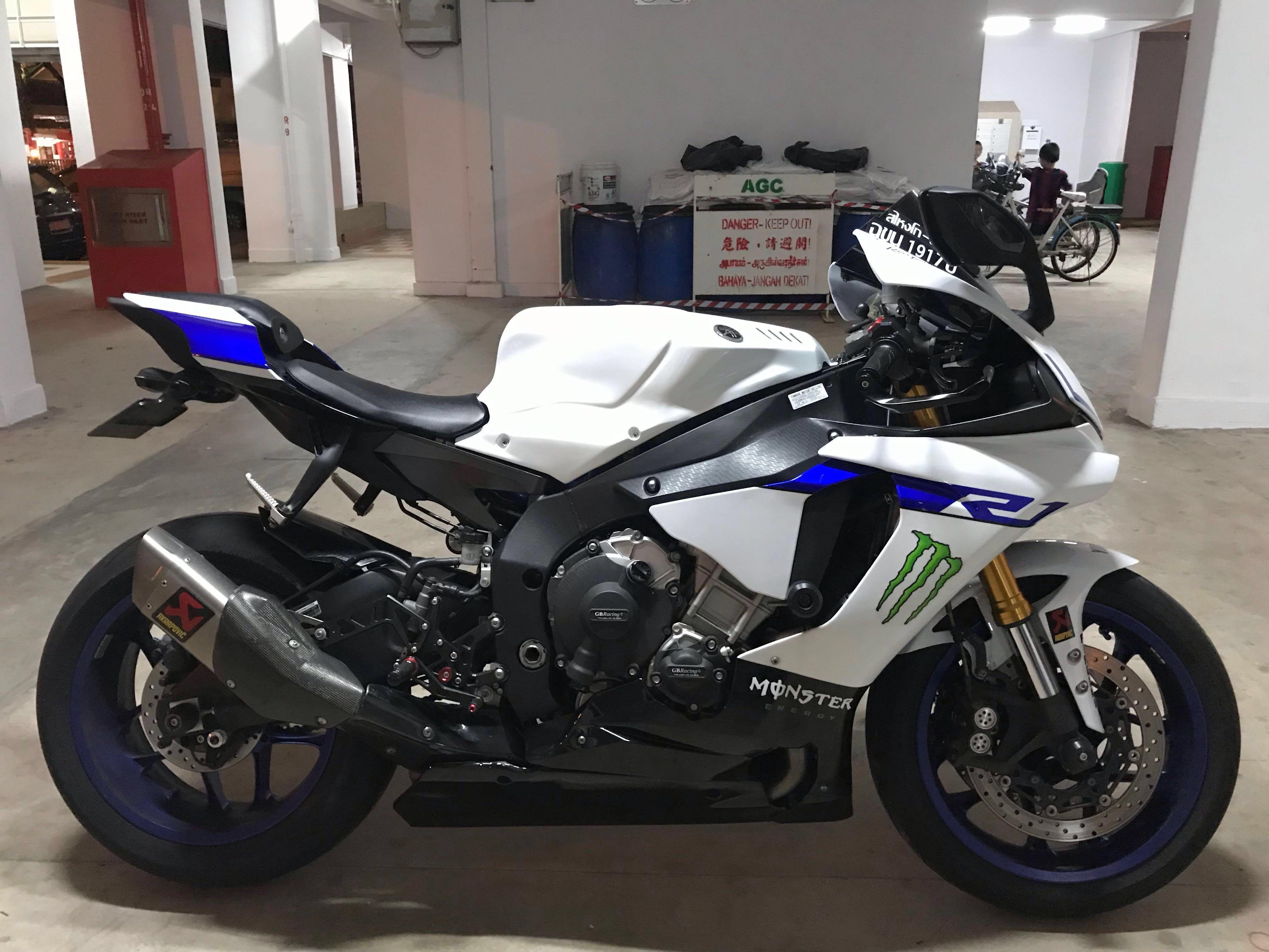 r1 white