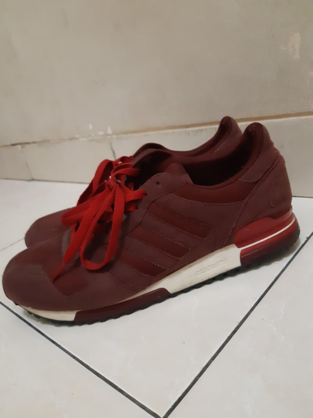 Adidas ZX 700 maroon Fesyen Pria Sepatu Sneakers di Carousell