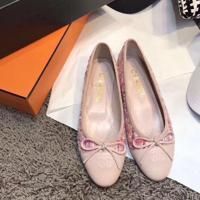 Chanel Pink tweed shoes, Women's Fashion, Footwear, Flats on Carousell