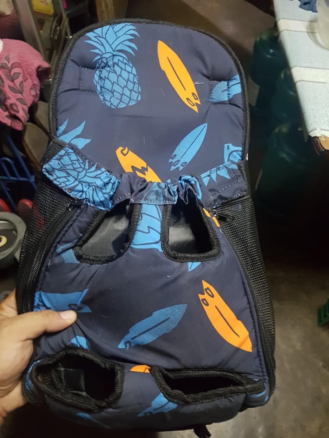 Dog Carrier (Large) (Category: Homes & Other Pet Accessories) located in Quezon City. Submitted by raphasuncion (Listing ID 205201857, Image 1). Description: For Sale Dog Carrier (Large) Pwede para front and back. Kakabili lang. Tinanggal lang sa plastic para subukan sa alaga kong aso. Fit to sa mga dogs katulad ng Shih tzu (Princess type) Pomeranian (standard), Chihuahua (standard), etc. Basta standard sized pwede. Rfs: Hindi Kasya. Yung aso ko.