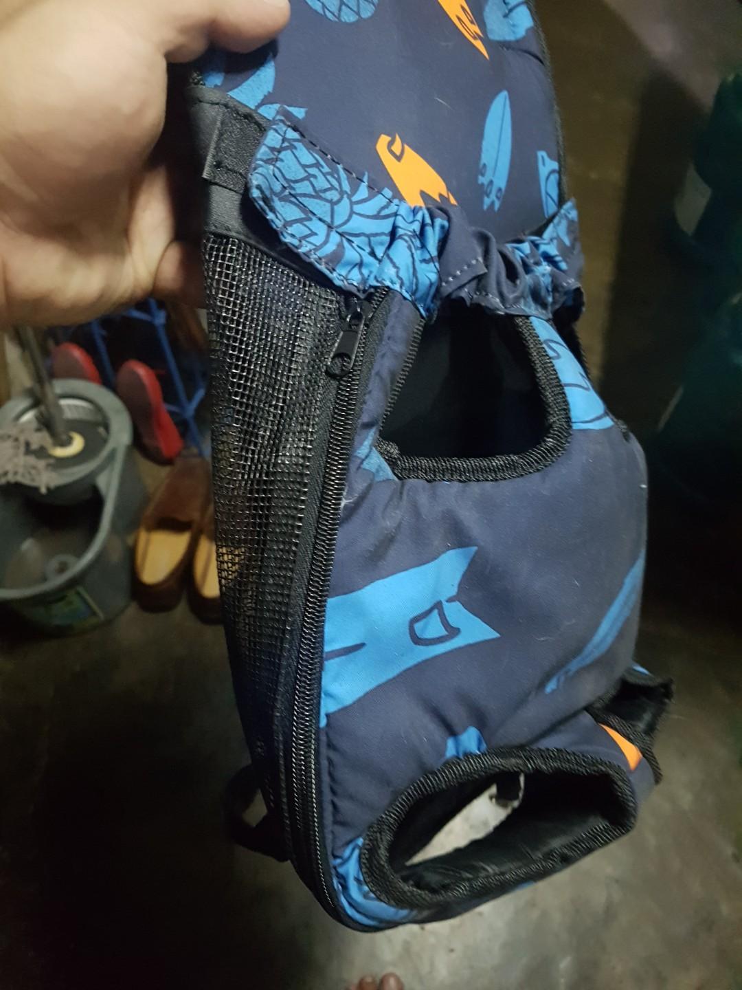 Dog Carrier (Large) (Category: Homes & Other Pet Accessories) located in Quezon City. Submitted by raphasuncion (Listing ID 205201857, Image 2). Description: For Sale Dog Carrier (Large) Pwede para front and back. Kakabili lang. Tinanggal lang sa plastic para subukan sa alaga kong aso. Fit to sa mga dogs katulad ng Shih tzu (Princess type) Pomeranian (standard), Chihuahua (standard), etc. Basta standard sized pwede. Rfs: Hindi Kasya. Yung aso ko.