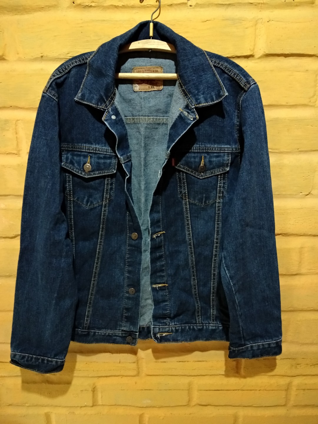 Jaket denim hotsell levis pria