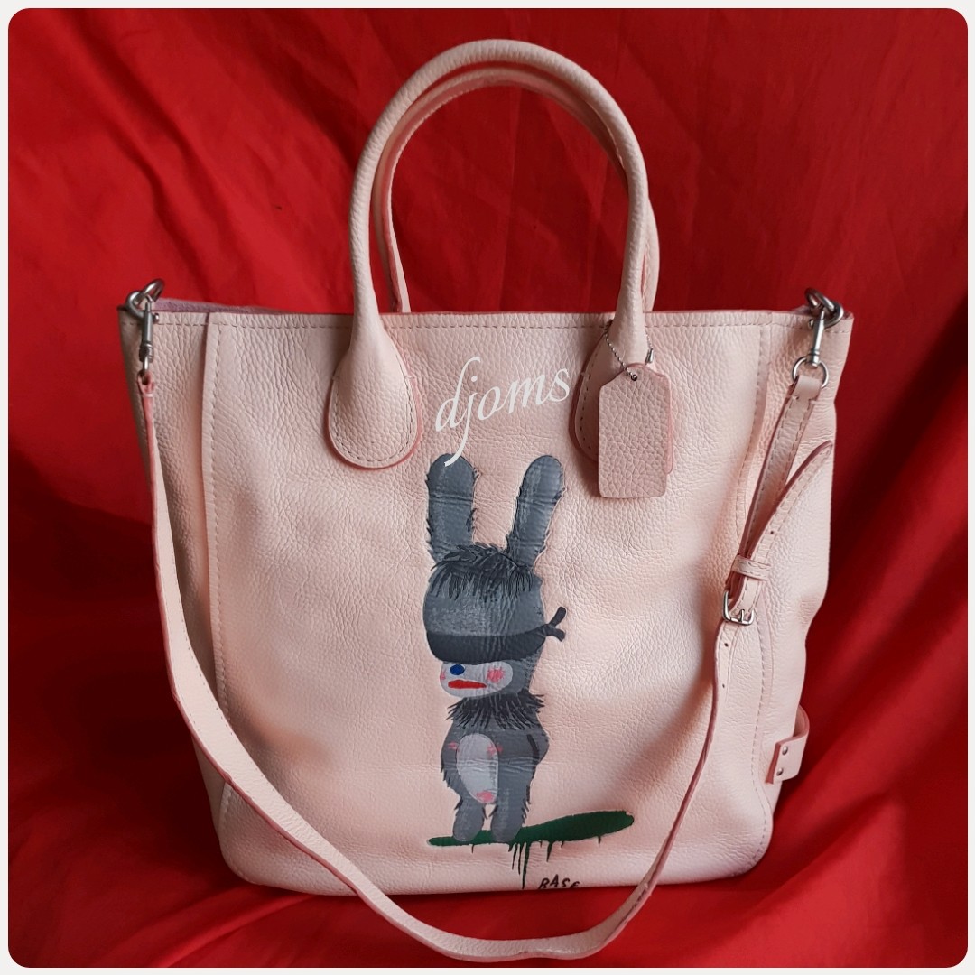 Coach baseman tote new arrivals