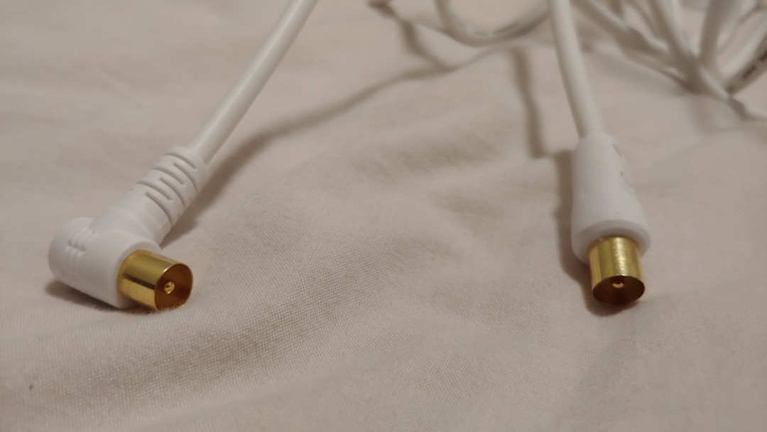 全新秋葉原電視天線 TV cable, 家庭電器, 電視 & 其他娛樂, 電視組件及配件 - Carousell