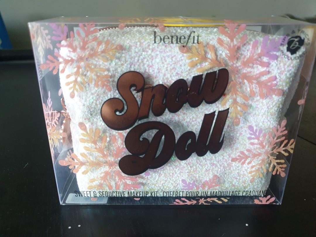 Benefit snow doll set pouch ONLY