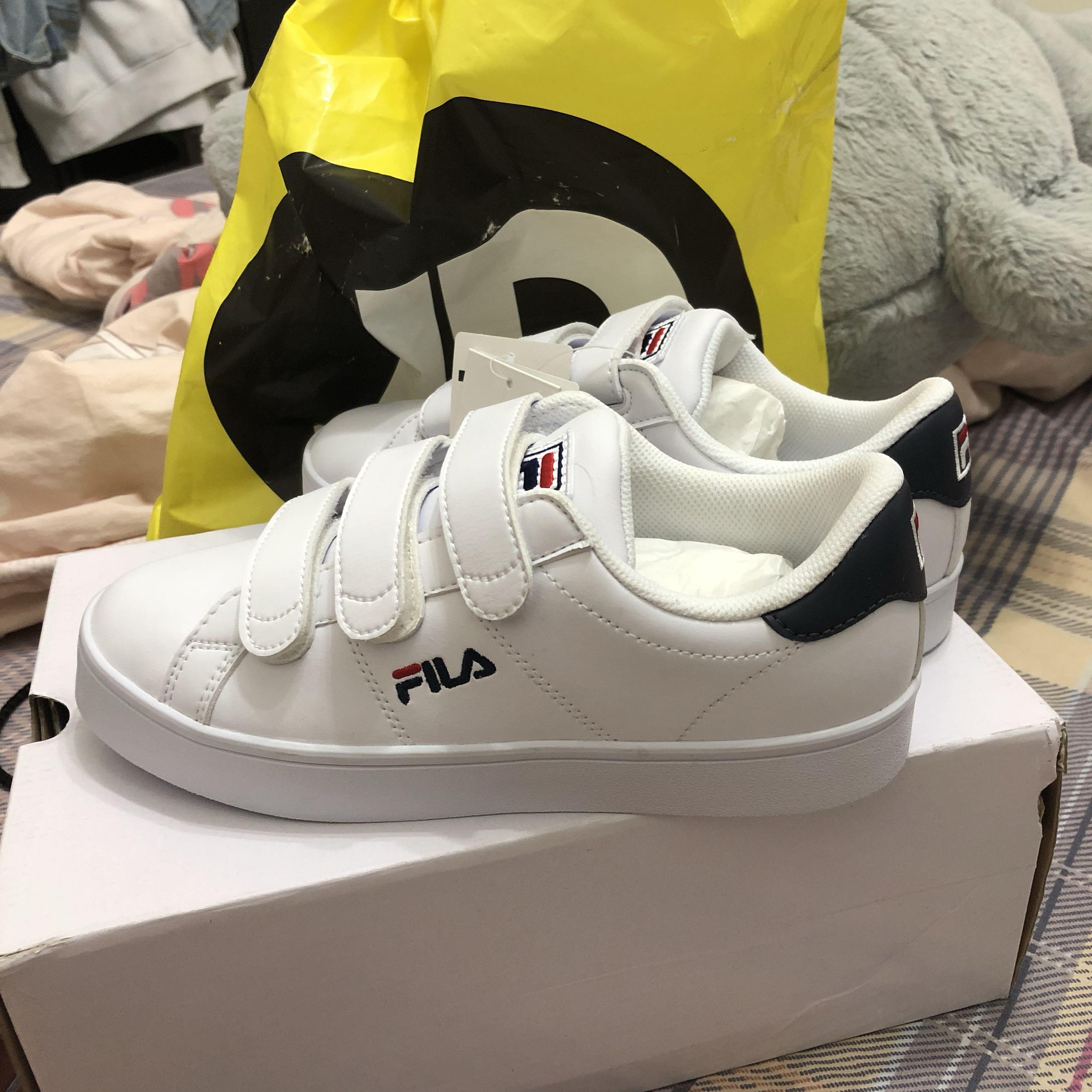 bnwt fila velcro shoes in navy