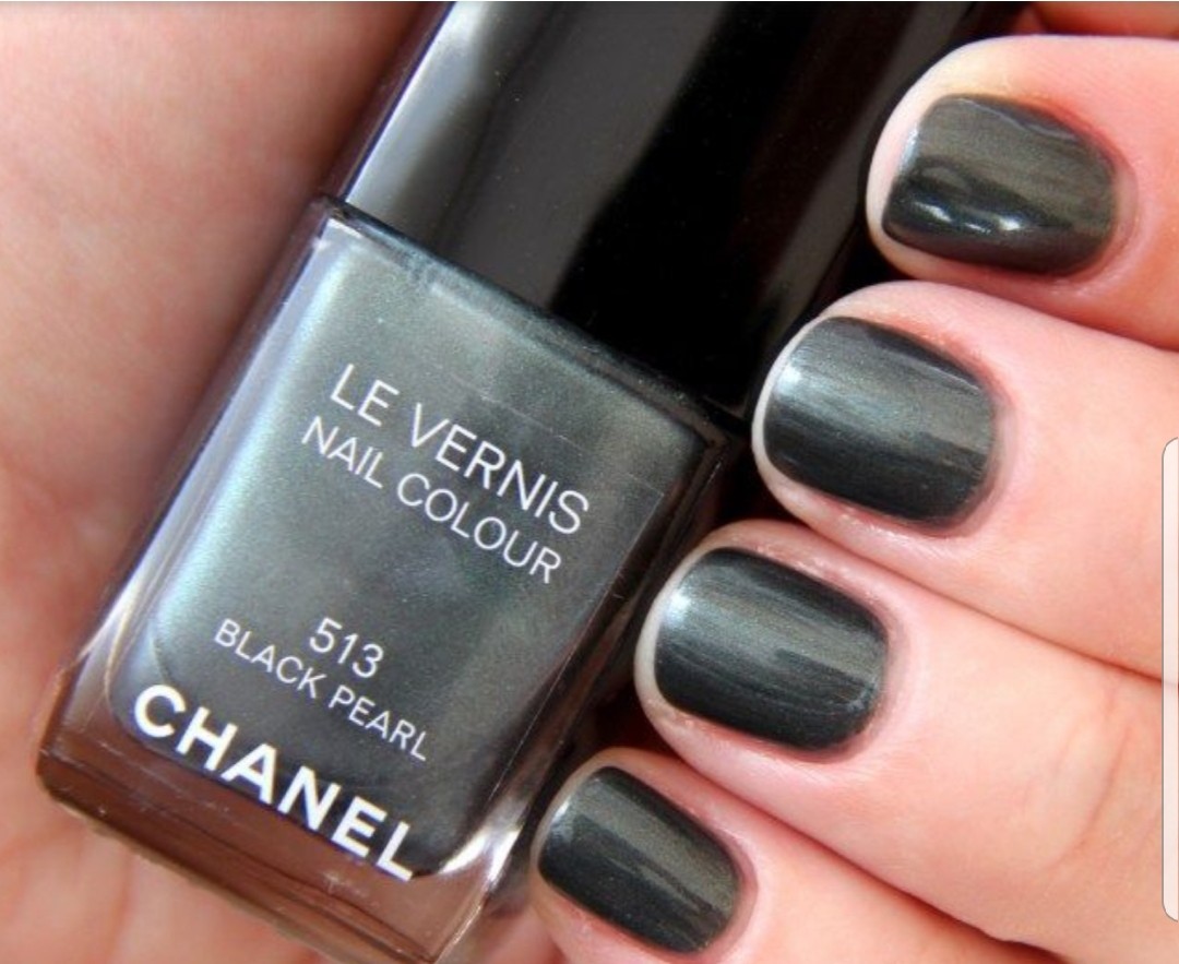 A Closer Look at Chanel Black Pearl #513 Le Vernis - The Beauty Look Book