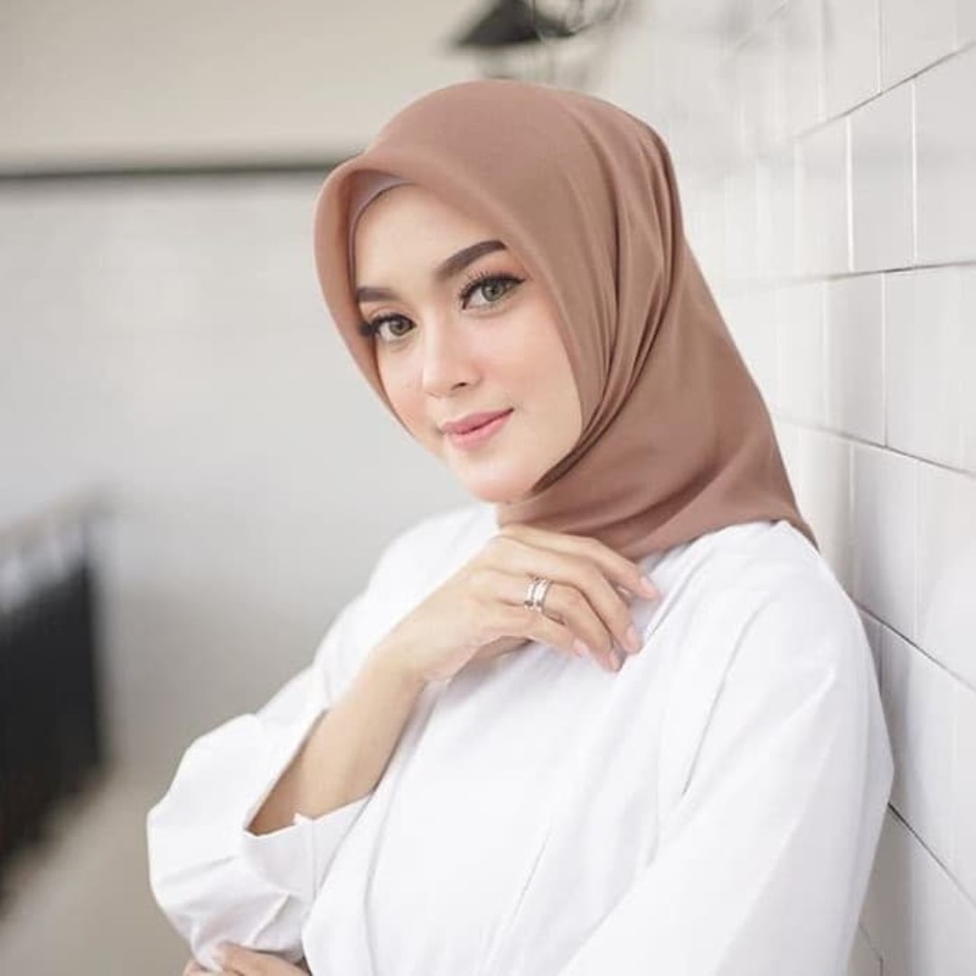 Hijab Segi Empat Polos Jilbab Bella Square Polycotton Womens