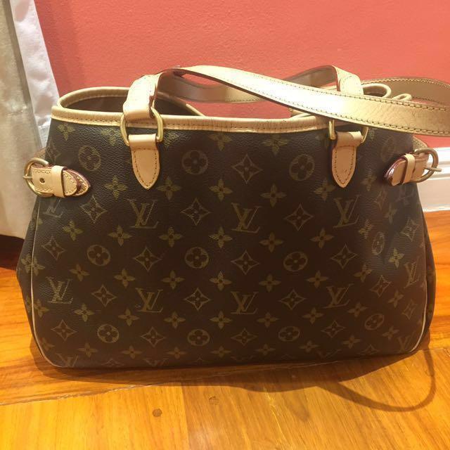 Louis Vuitton Horizontal Batignolles repriced! (Category: Luxury Bags & Wallets) located in Makati City. Submitted by stillnicestuff (Listing ID 119720022, Image 1). Description: With receipt. Guaranteed authentic. Bought in hk. Had it repainted(strap) and clean by bag spa before. Flaws on the strap(see pics). Bag spa can fix it.complete with dustbag, box and paperbag..