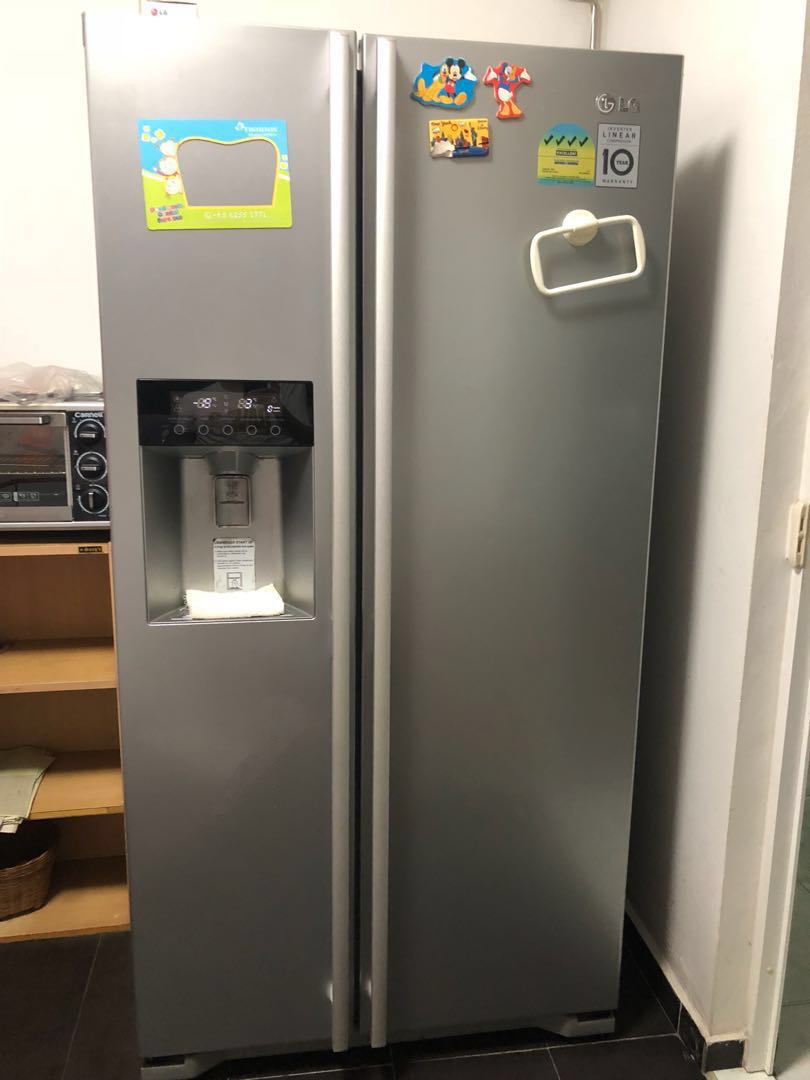 Samsung refrigerator with water and ice dispenser, TV & Home Appliances