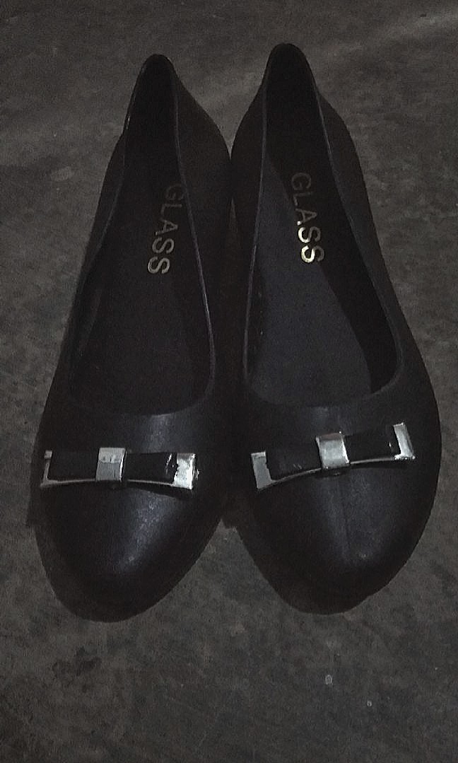 Sepatu Wedges Hitam Women S Fashion Women S Shoes On Carousell