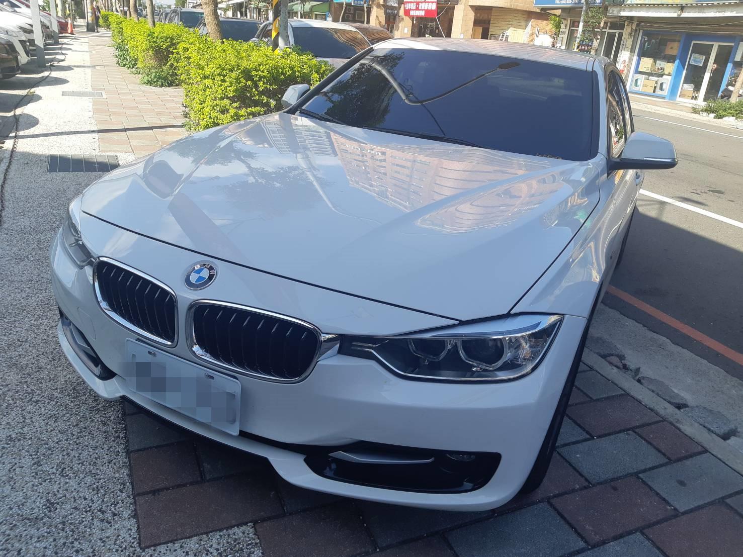 12年bmw3i 白跑8 4萬熱門車中古車二手車 汽車 汽車出售在旋轉拍賣