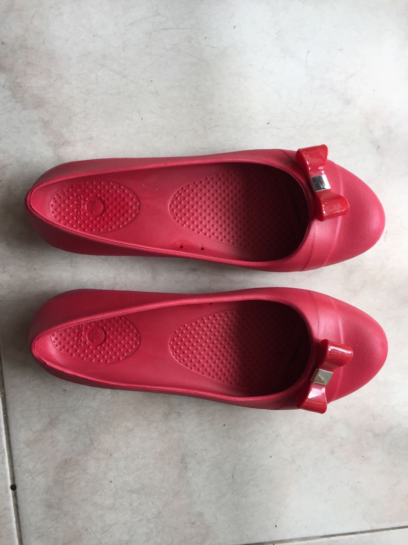 Red sales crocs flats