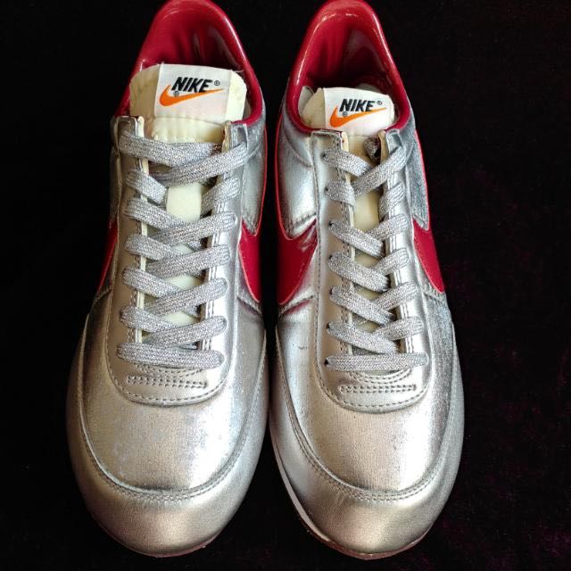 nike tailwind night track nrg