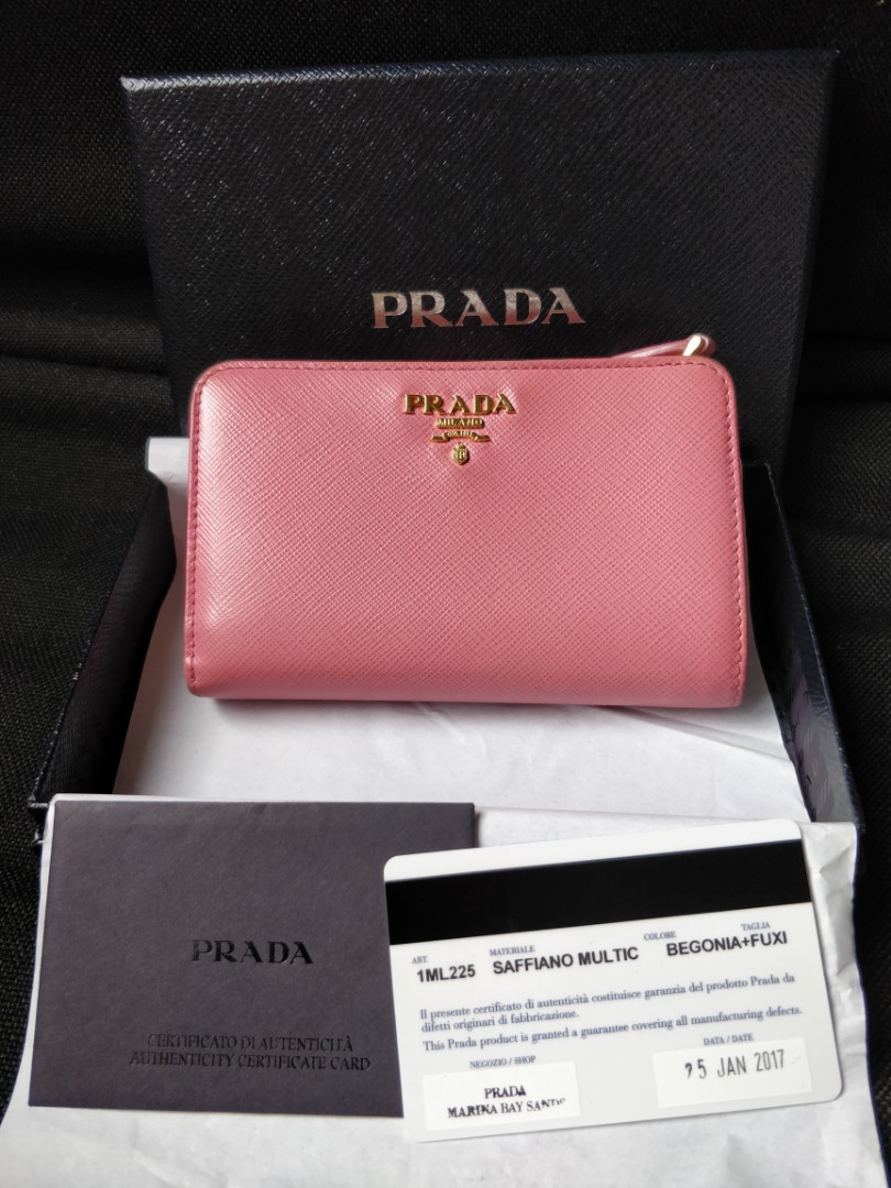prada medium saffiano wallet