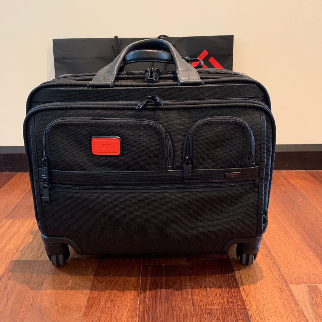 tumi alpha 3 deluxe 4 wheeled laptop case brief