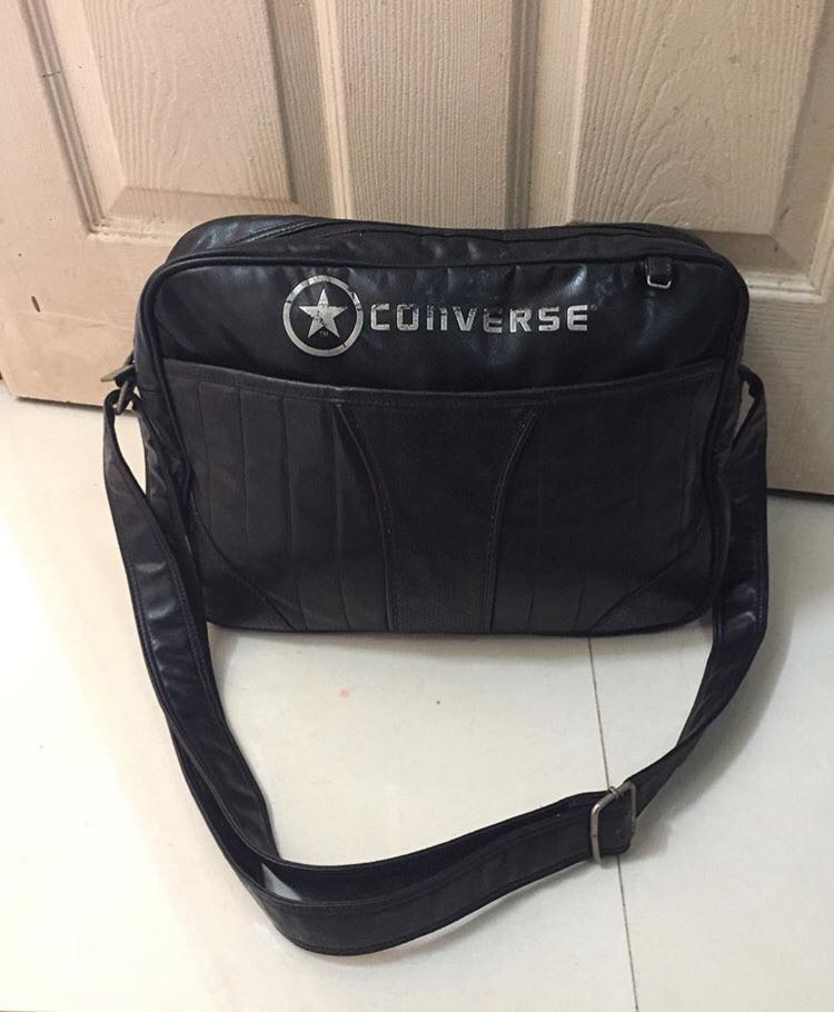 tas selempang converse