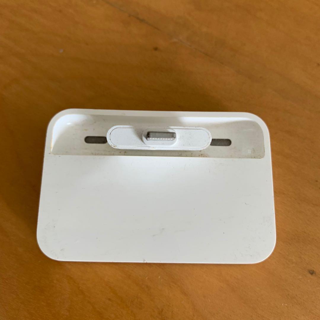 iPhone dock (Category: Portable Audio Accessories) located in Singapore. Submitted by tsuyoshi (Listing ID 205873899, Image 2). Description: .