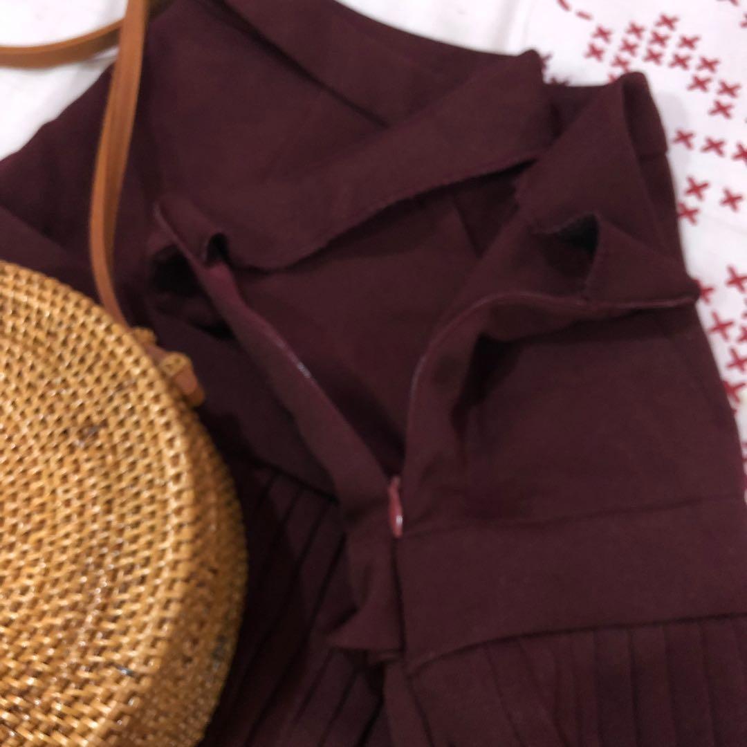 Maroon Korean Skirt with Belt design (Category: Skirts) located in Makati City. Submitted by dwhitecloset (Listing ID 200815968, Image 3). Description: fits small to medium frames no flaws at all! Tag says Medium Waist 14" with side zipper closure Length 16.5".