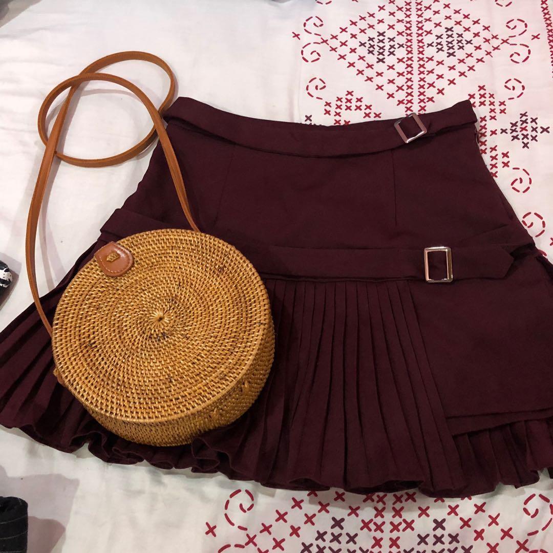 Maroon Korean Skirt with Belt design (Category: Skirts) located in Makati City. Submitted by dwhitecloset (Listing ID 200815968, Image 1). Description: fits small to medium frames no flaws at all! Tag says Medium Waist 14" with side zipper closure Length 16.5".