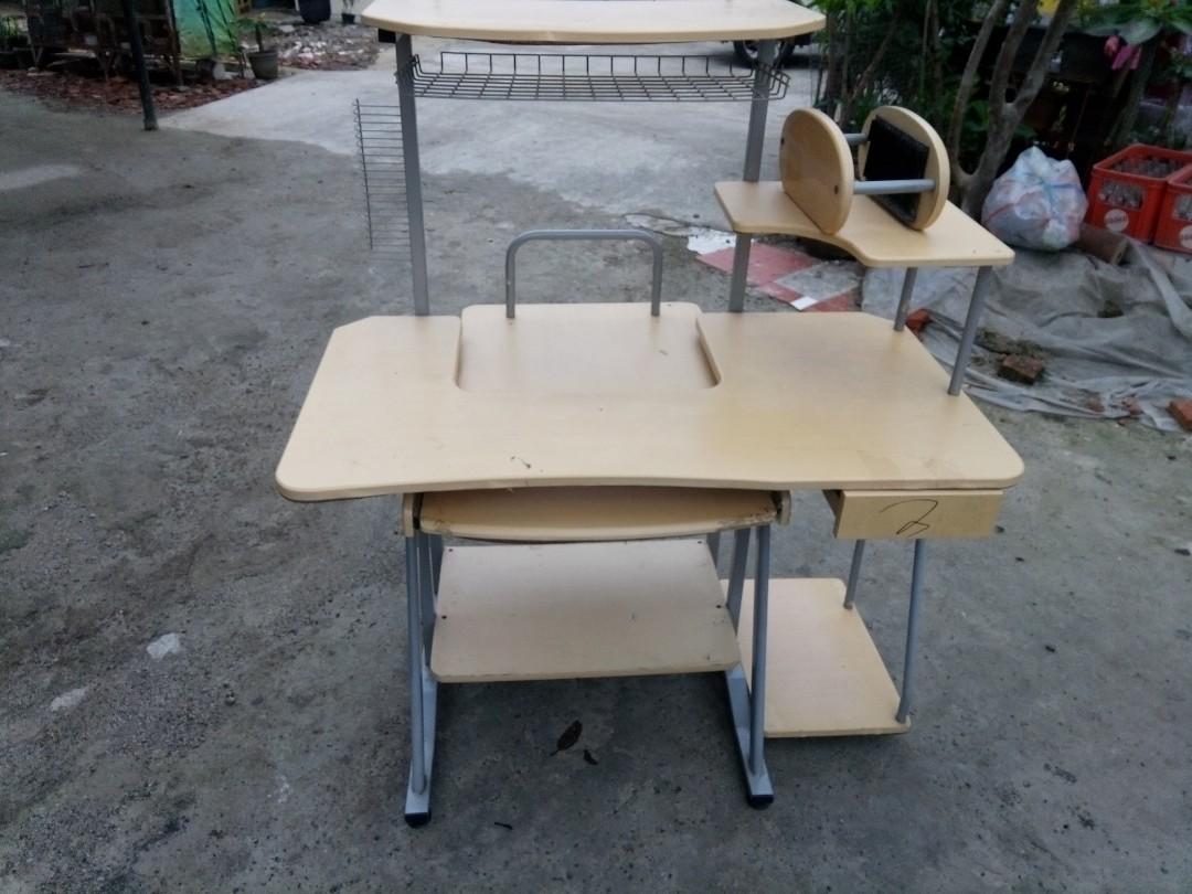 Meja Komputer Olympic Perabotan Rumah Di Carousell Yaitu mulai dari 100 ribu rupiah hingga 600 ribu rupiah. meja komputer olympic