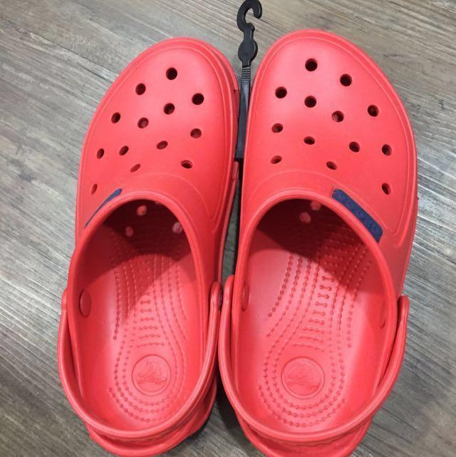 m8 w10 crocs