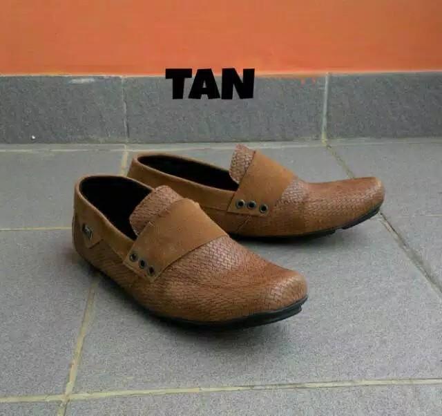 Sepatu slip shop on crocodile