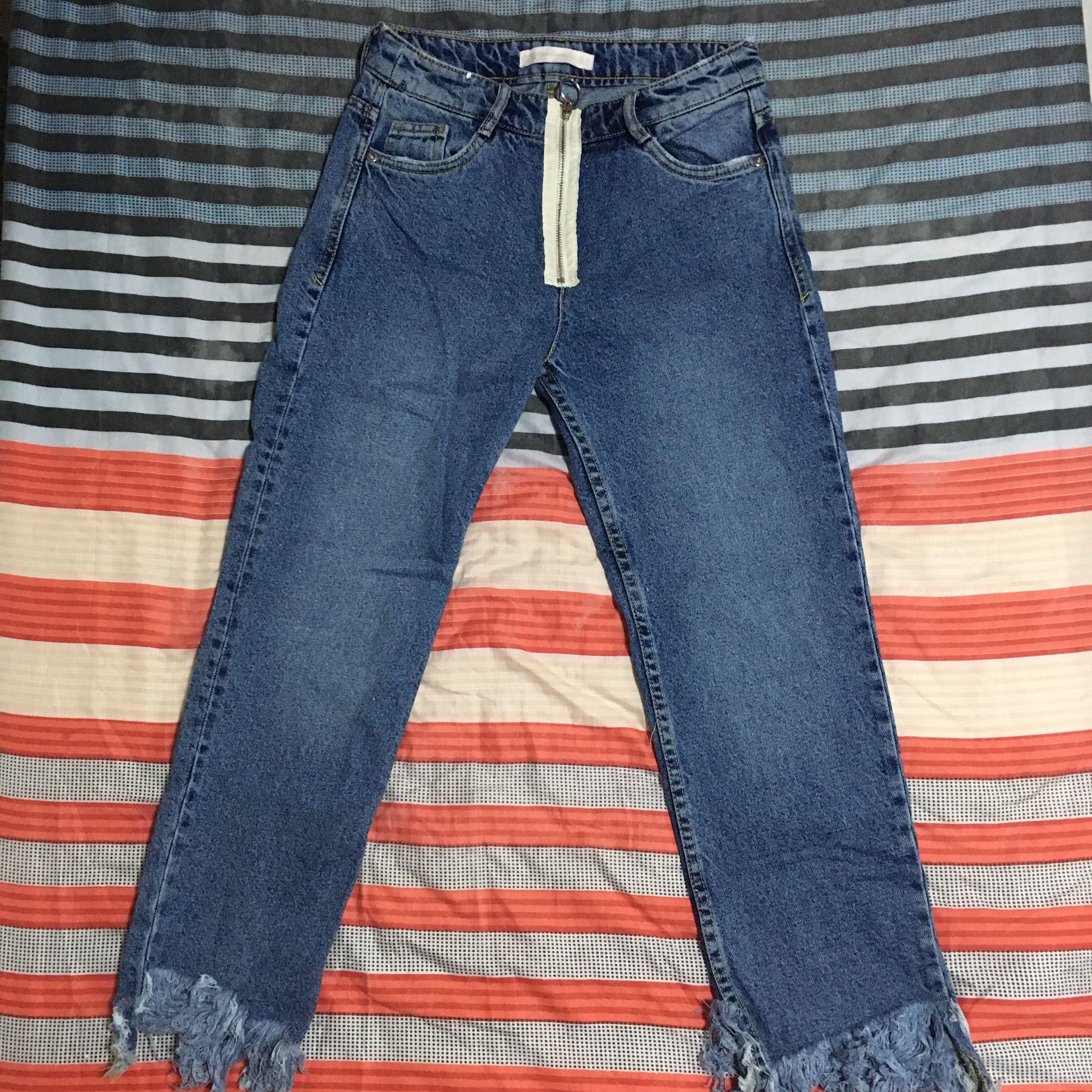 Zara frayed hem zip front jeans Women s Fashion Bottoms Jeans